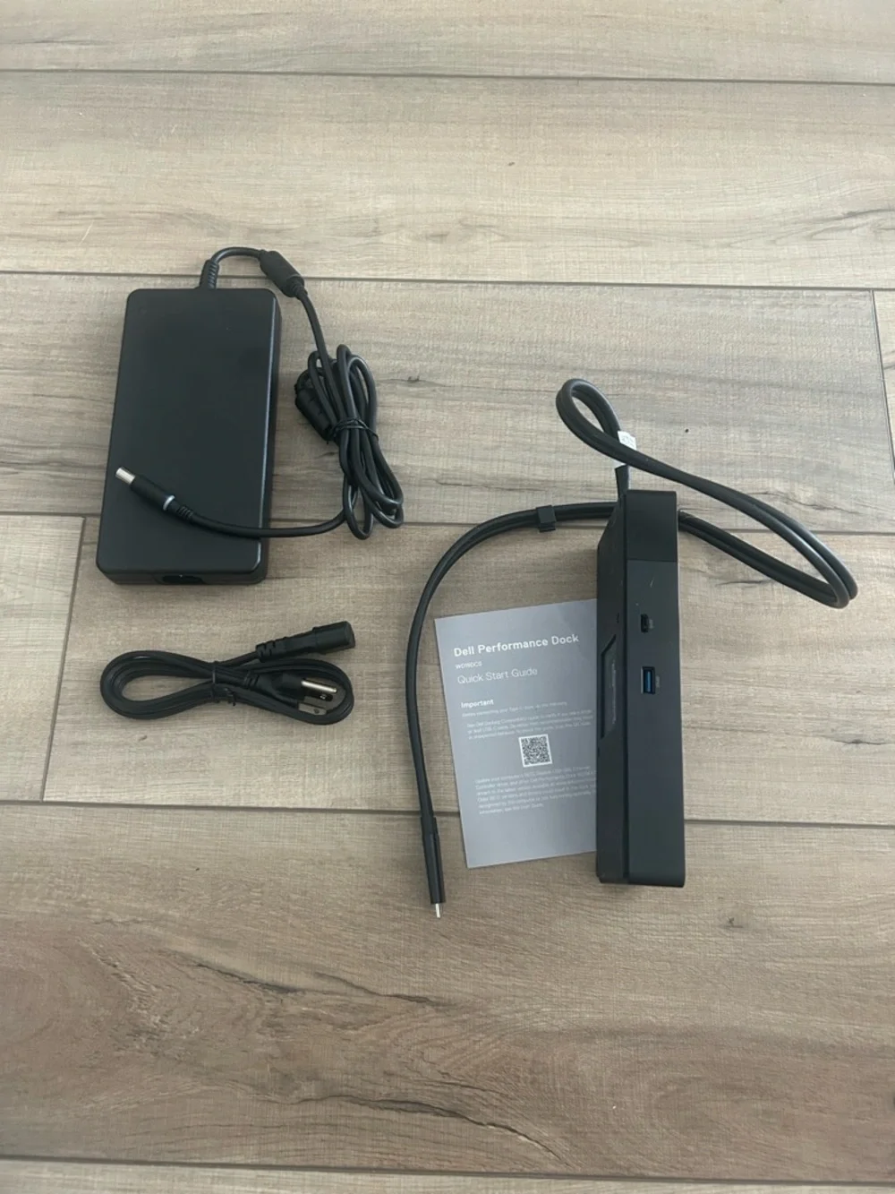 Dell Docking Station WD19DCS and Dell 240W Adapter